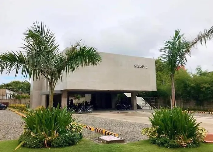 Cozy Unit Near Mactan Airport Furnish With Wifi, Netflix, Pool