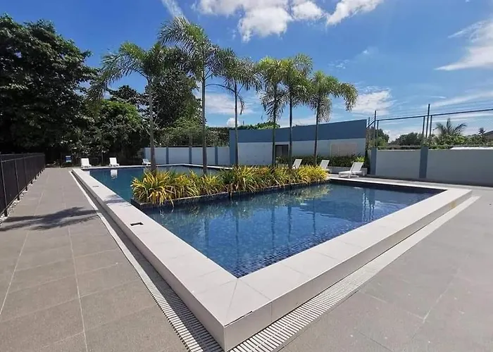 Cozy Unit Near Mactan Airport Furnish With Wifi, Netflix, Pool *