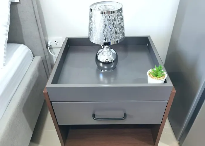 Cozy Unit Near Mactan Airport Furnish With Wifi, Netflix, Pool