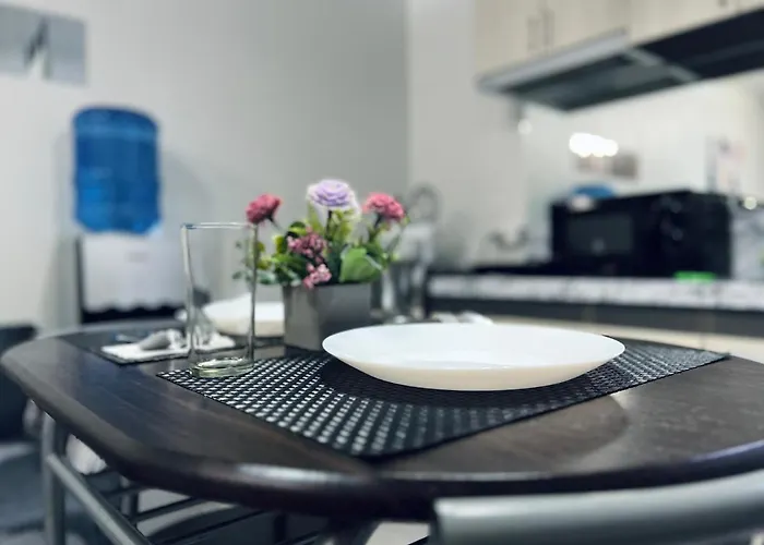 Cozy Unit Near Mactan Airport Furnish With Wifi, Netflix, Pool *