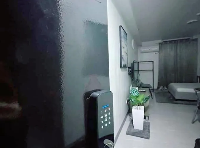 Cozy Unit Near Mactan Airport Furnish With Wifi, Netflix, Pool