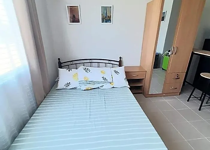 Cozy Unit Near Mactan Airport Furnish With Wifi, Netflix, Pool Lapu-Lapu City