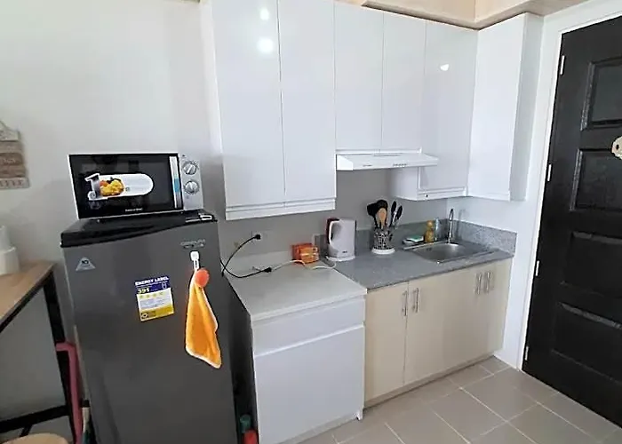 Cozy Unit Near Mactan Airport Furnish With Wifi, Netflix, Pool *